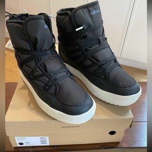 New in box! Native Chamonix Snow Boots Men’s US 10